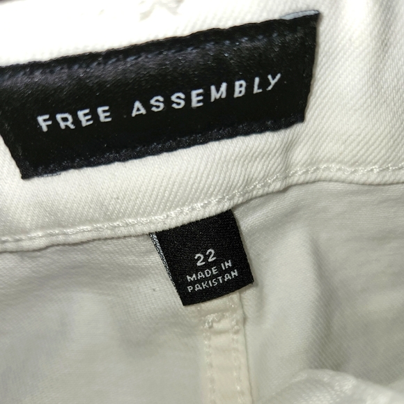 Plus Size White Denim Jean Shorts 22 NWT - Picture 7 of 15